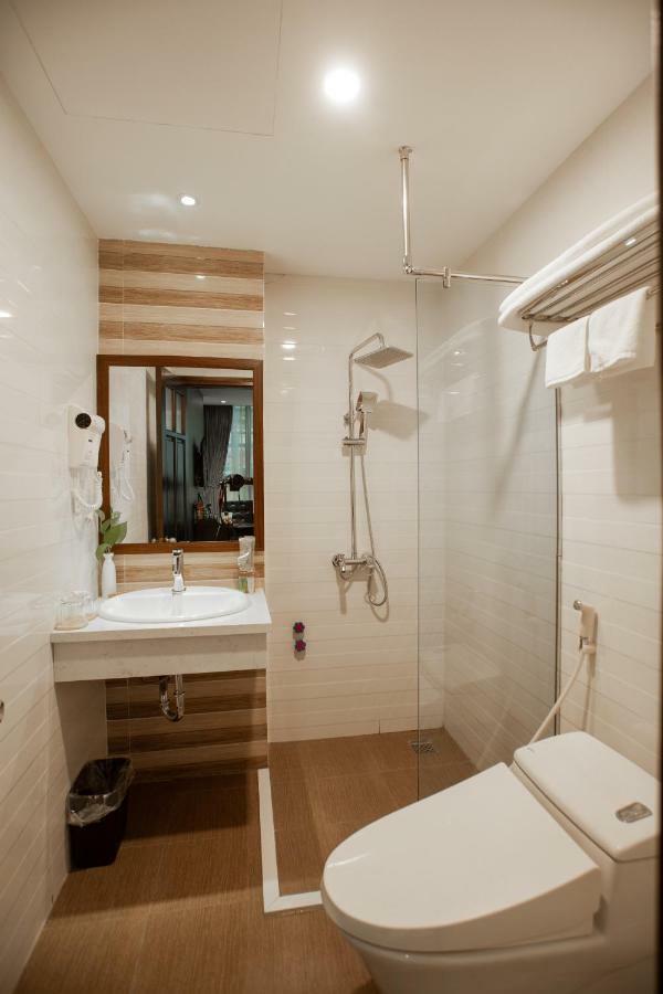 Adeline Hotel Hanoi Esterno foto