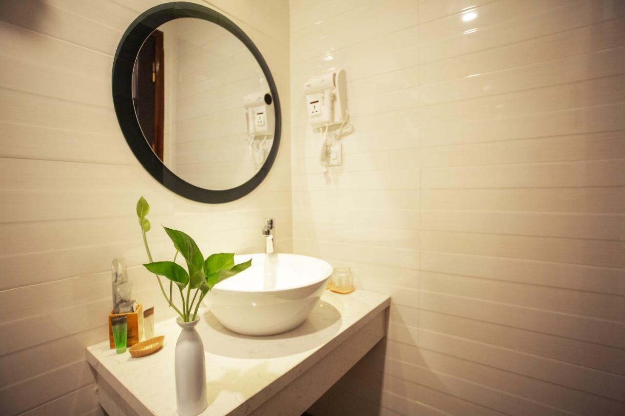 Adeline Hotel Hanoi Esterno foto