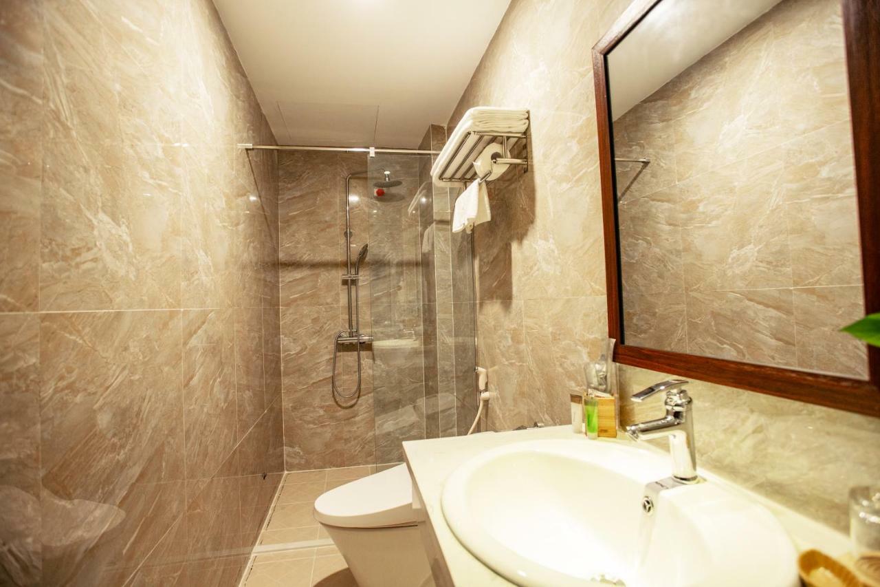 Adeline Hotel Hanoi Esterno foto